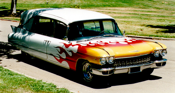 hearse1.jpg (124621 bytes)